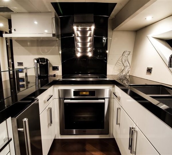 The 28m Yacht ALGORYTHM