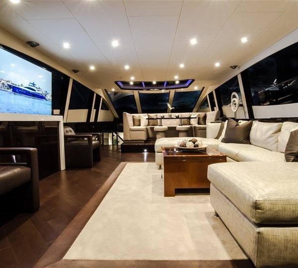 Inside On Yacht ALGORYTHM