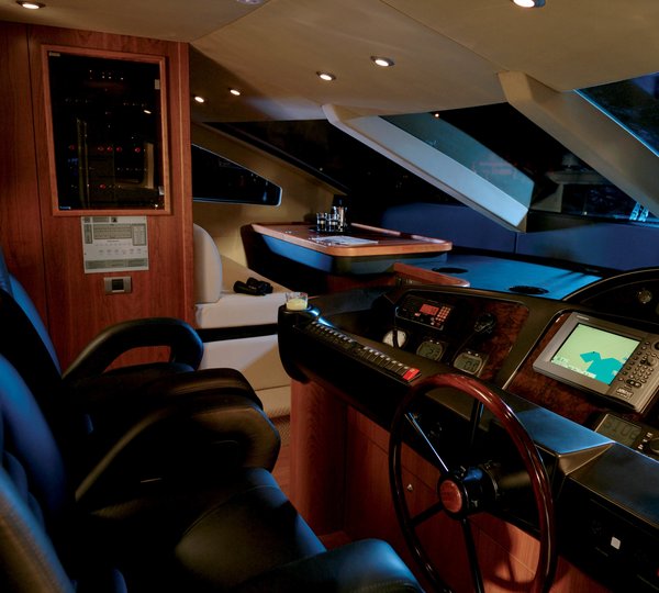 The 28m Yacht LIVE THE MOMENT