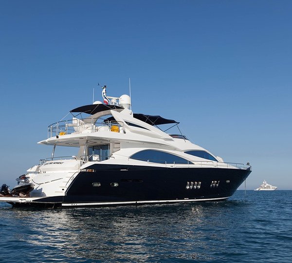 The 28m Yacht LIVE THE MOMENT