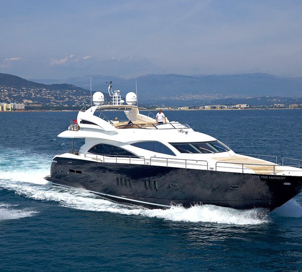 The 28m Yacht LIVE THE MOMENT