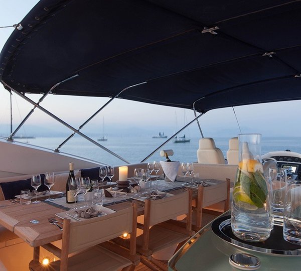 The 28m Yacht LIVE THE MOMENT