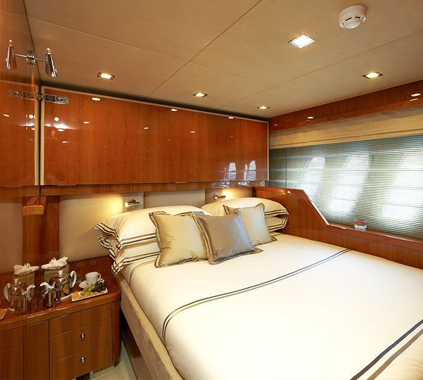 The 28m Yacht LIVE THE MOMENT