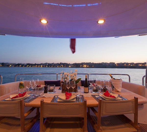 The 28m Yacht LIVE THE MOMENT