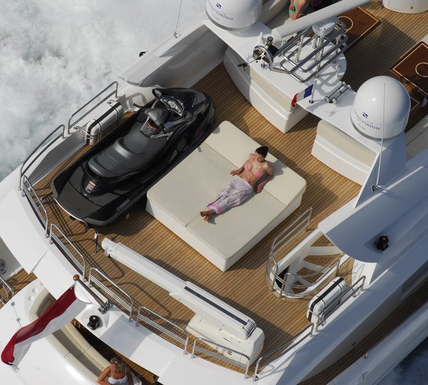 The 28m Yacht LIVE THE MOMENT