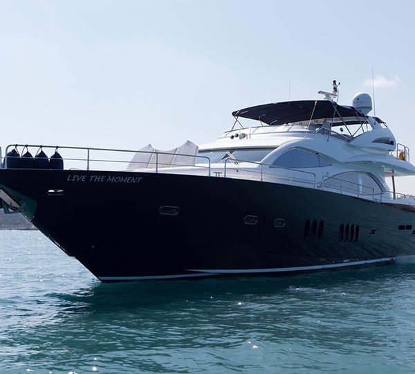 The 28m Yacht LIVE THE MOMENT