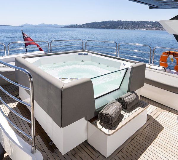 Life On Board Yacht SPONTANEOUS