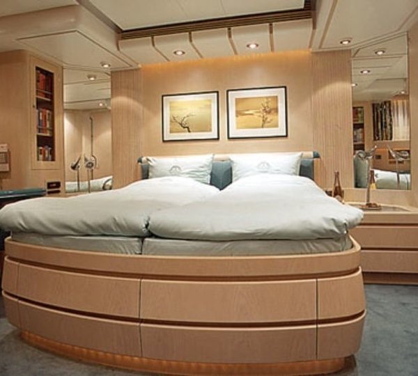 The 29m Yacht FLYING MAGIC