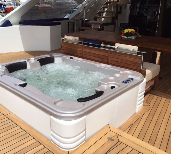 The 29m Yacht HUTIANE