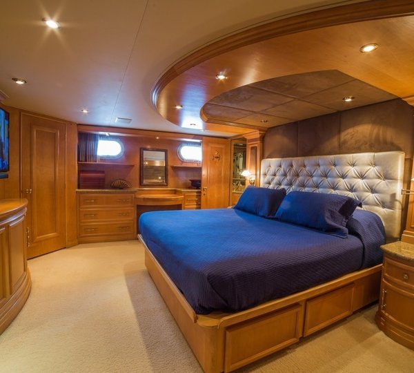 The 30m Yacht LADY LEX