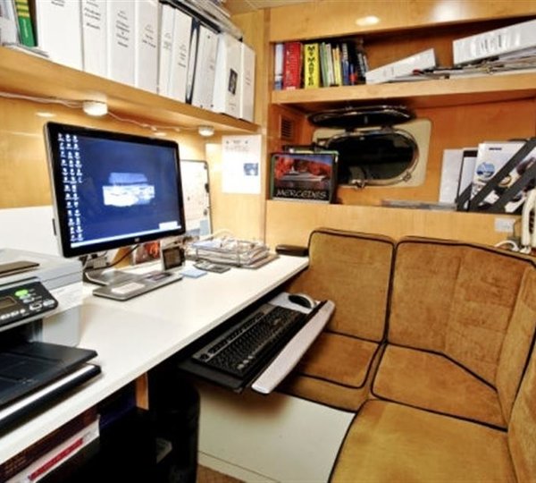 The 30m Yacht MERCEDES