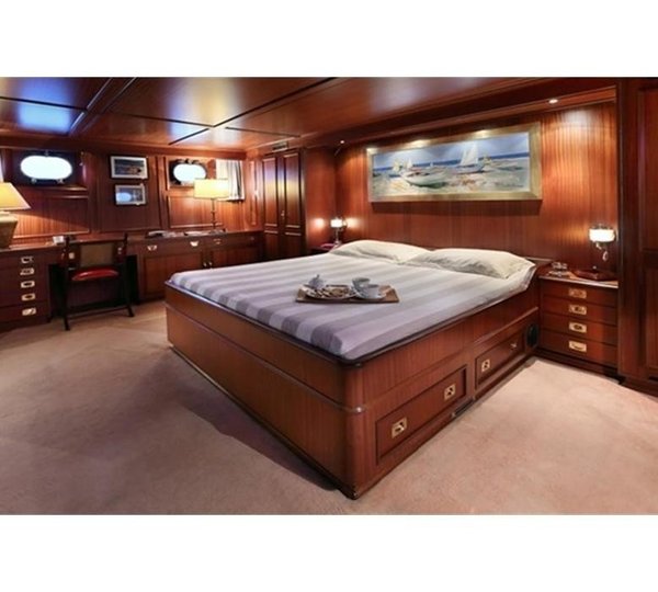 The 30m Yacht SPREZZATURA