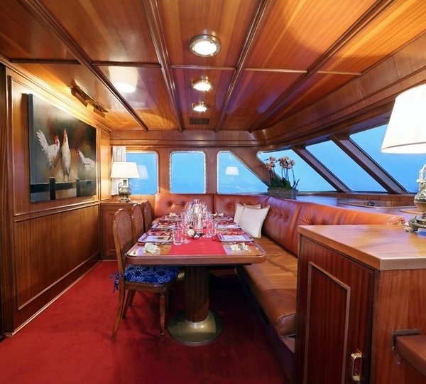 The 30m Yacht SPREZZATURA