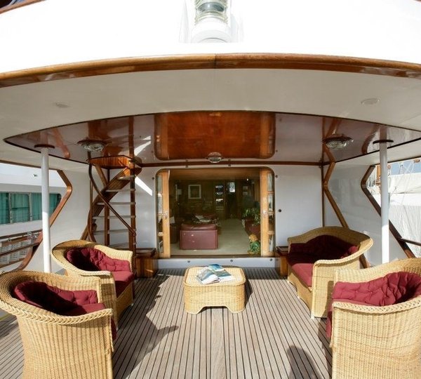 The 30m Yacht SPREZZATURA