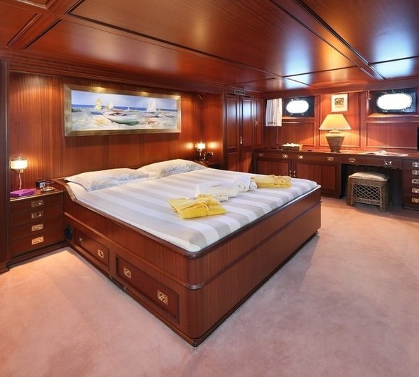 The 30m Yacht SPREZZATURA