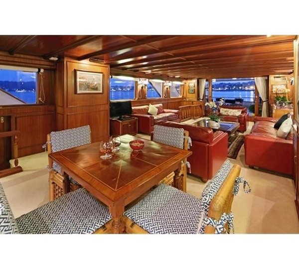 The 30m Yacht SPREZZATURA