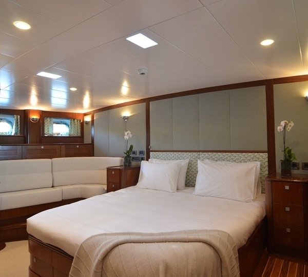 The 32m Yacht KESTREL