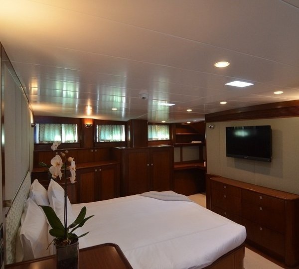 The 32m Yacht KESTREL