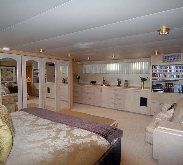 The 33m Yacht KALEEN