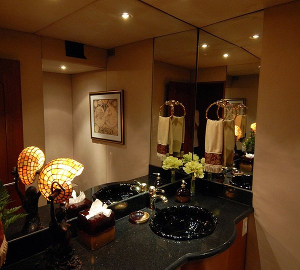 The 33m Yacht KALEEN