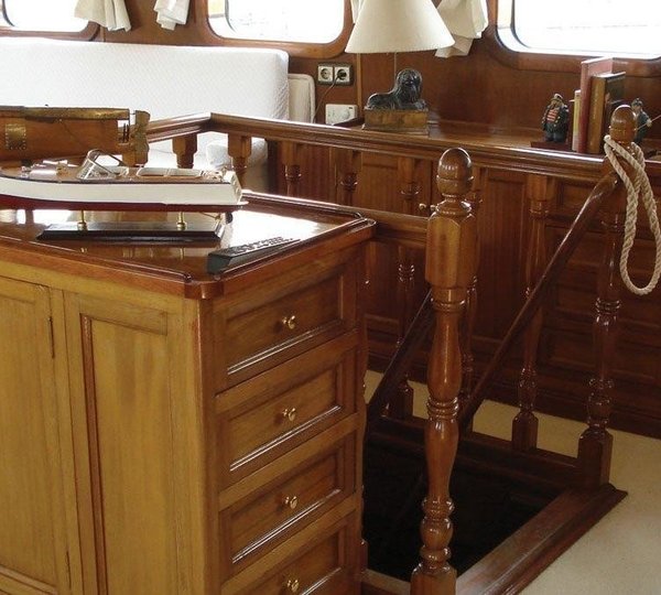 The 33m Yacht SOUTHERN CROSS