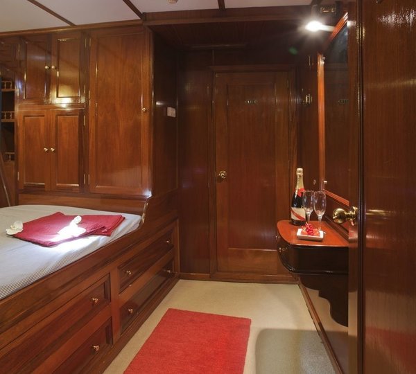 The 33m Yacht SOUTHERN CROSS