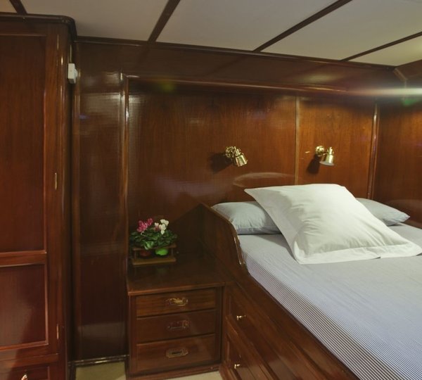 The 33m Yacht SOUTHERN CROSS