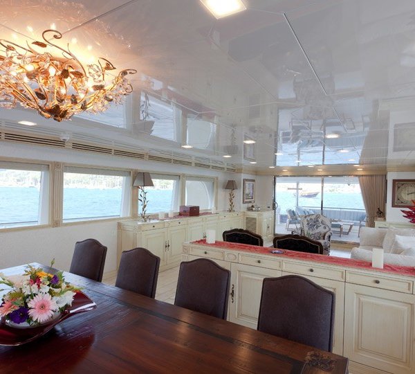 The 35m Yacht M&AMP;M