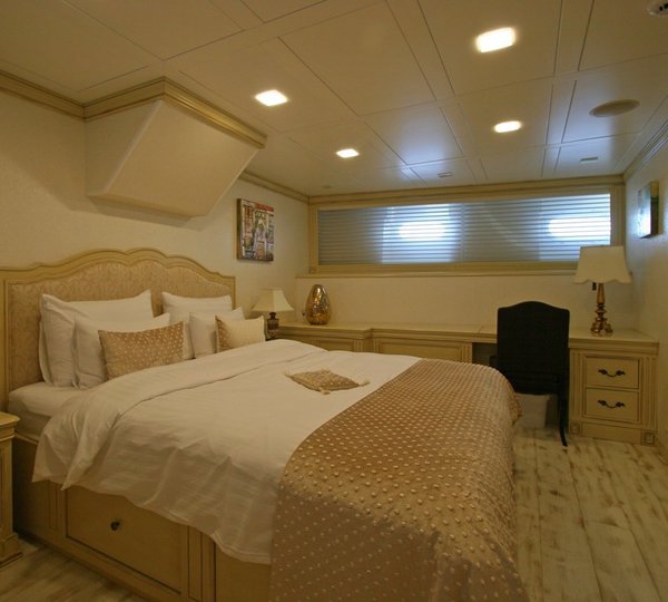 The 35m Yacht M&AMP;M