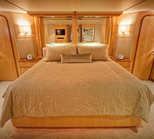 The 35m Yacht TRUE BLUE