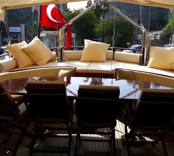 The 35m Yacht ZEPHYRIA II