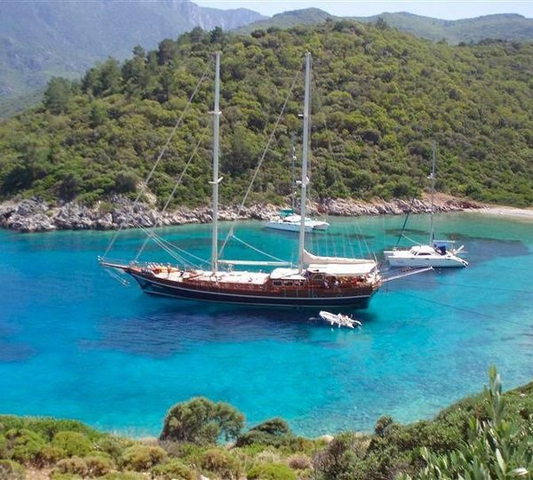 The 35m Yacht ZEPHYRIA II