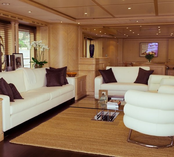 Sitting: Yacht AFRICAN QUEEN's Saloon Image