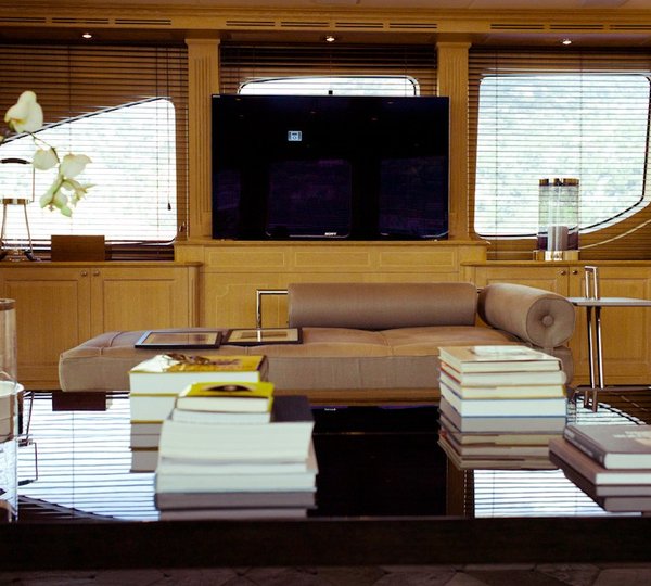 Close Up: Yacht AFRICAN QUEEN's Bath Photograph