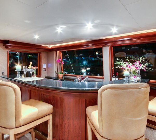 Drinks Bar On Yacht ANDIAMO
