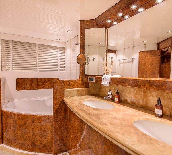 The 38m Yacht OCEAN GLASS