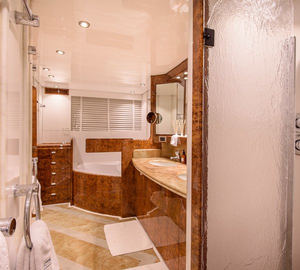 The 38m Yacht OCEAN GLASS