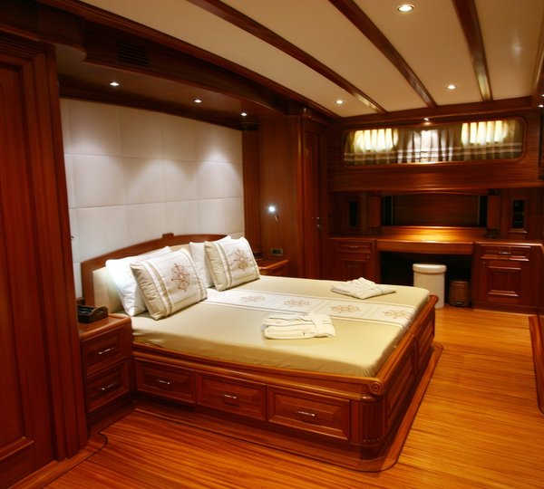 The 40m Yacht KAYA GUNERI V