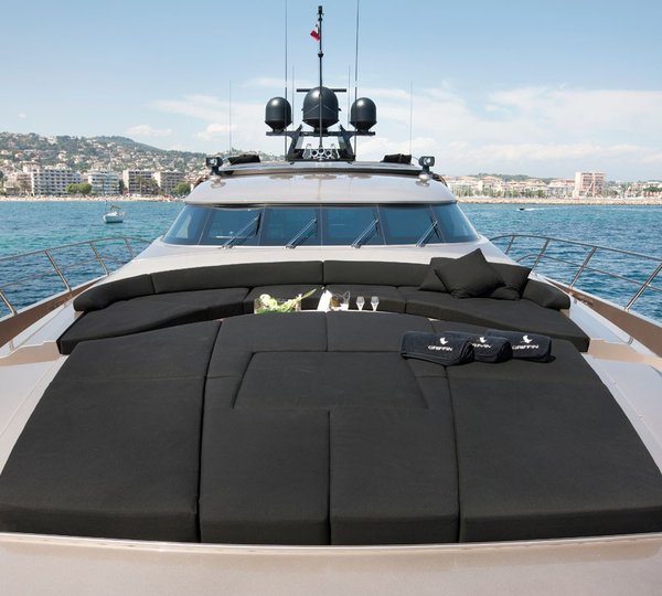 Sunshine Lounge Zone Fore On Yacht GRIFFIN