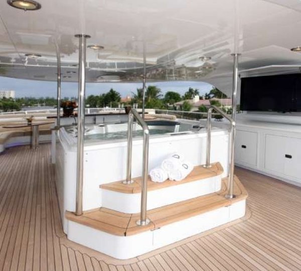 Jacuzzi Pool On Board Yacht FAR FROM IT