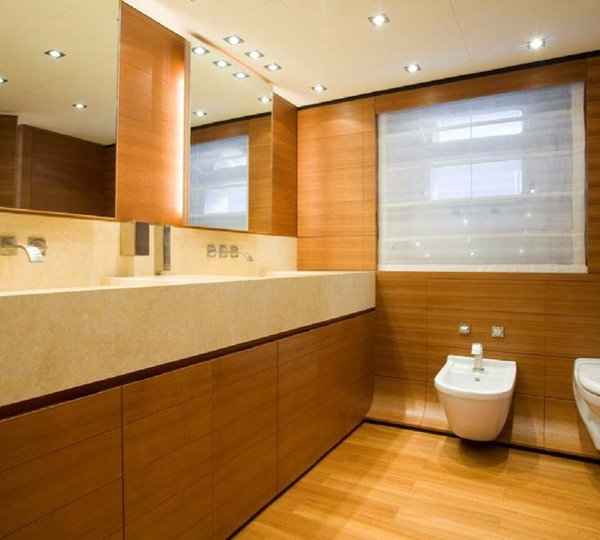 Main Master Bath On Yacht SEAKID