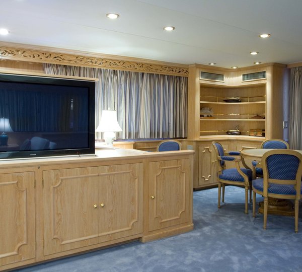 Premier Saloon On Yacht LADY ROSE
