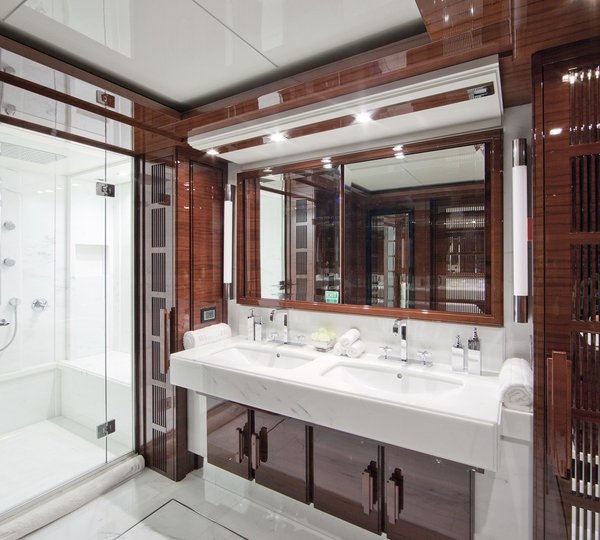 Main Master En Suite On Yacht WILD ORCHID I