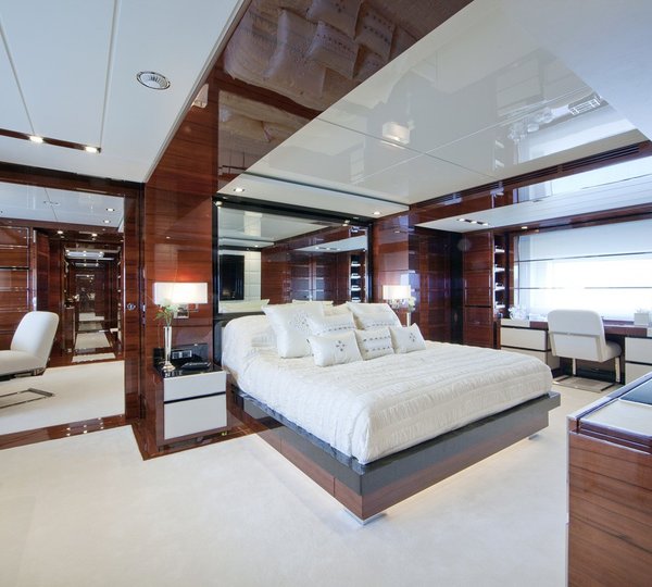 Main Master Cabin Aboard Yacht WILD ORCHID I