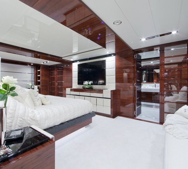 Sitting: Yacht WILD ORCHID I's Main Master Cabin Photograph