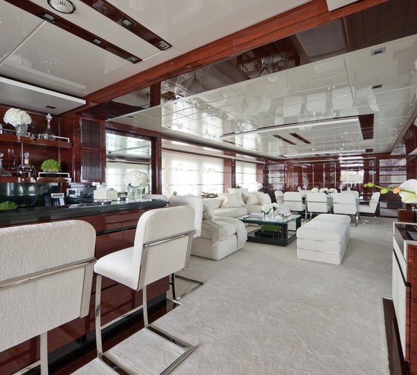 Drinks Bar Sitting On Yacht WILD ORCHID I