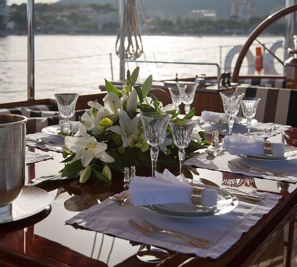 Al Fresco Eating/dining On Yacht GWEILO