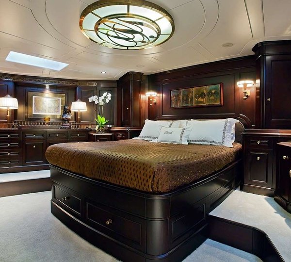 Main Master Cabin On Board Yacht GWEILO