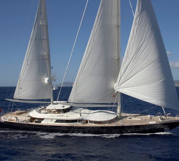 Premier Overview On Yacht LUNA