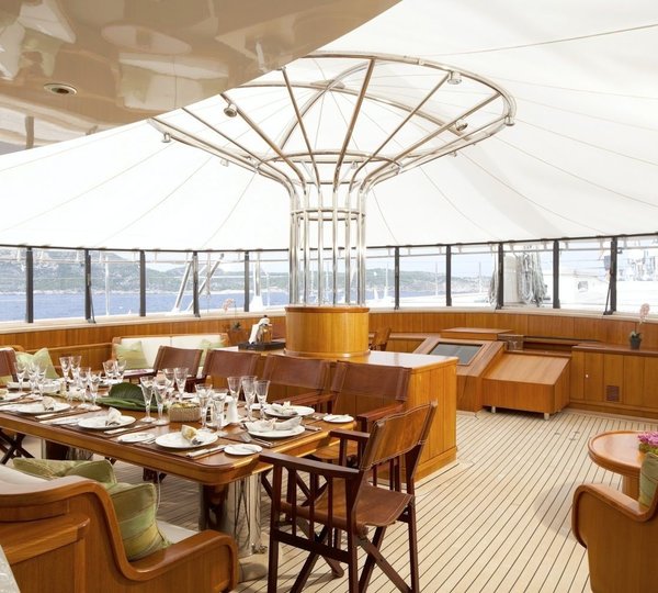 External Eating/dining On Yacht LUNA